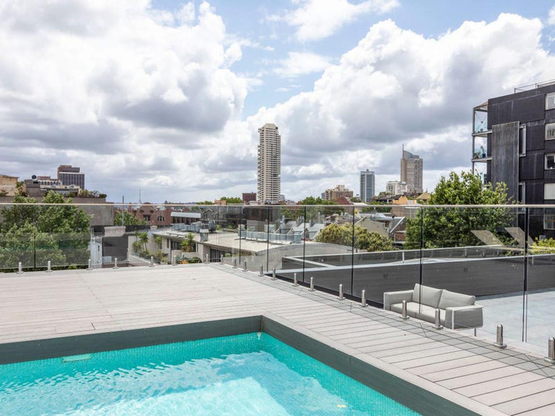 Crown Apartment