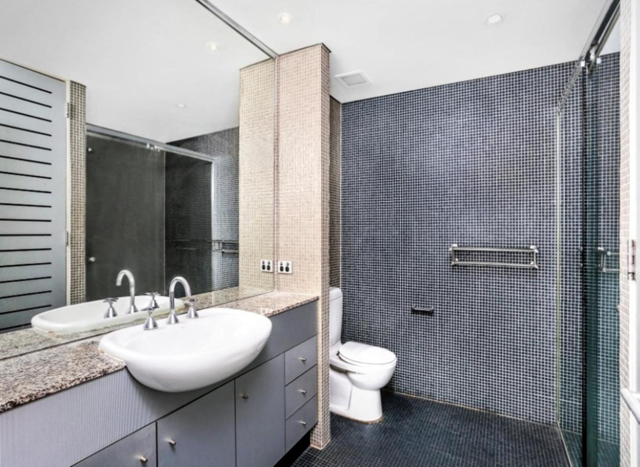 Crown Apartment *